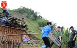 Hành động đẹp sau trận giông lốc làm người dân xúc động
